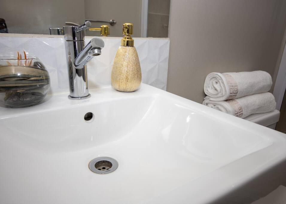 Апартаменты Luxury, Location, & Convenience. Йоханнесбург Экстерьер фото