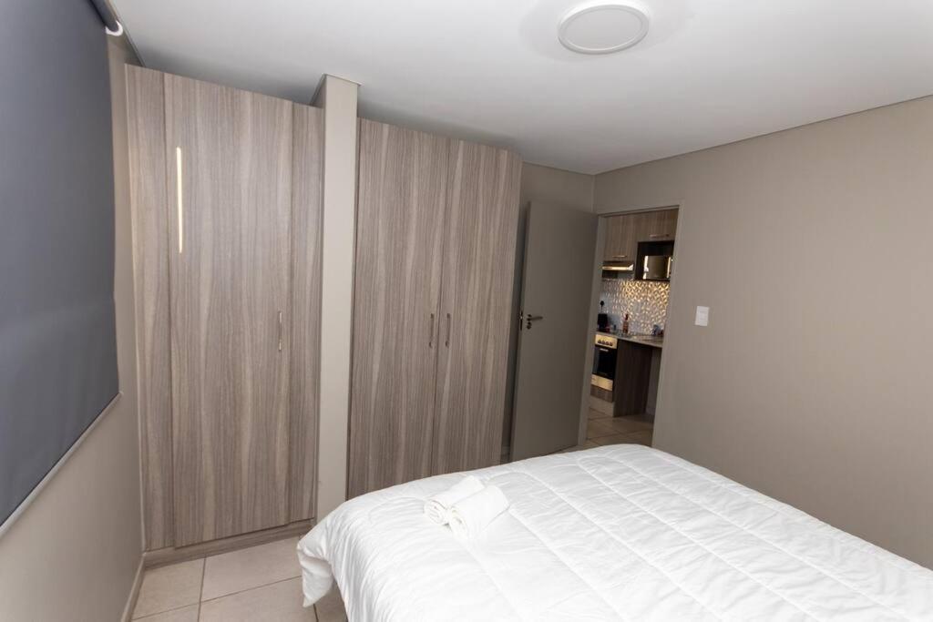 Апартаменты Luxury, Location, & Convenience. Йоханнесбург Экстерьер фото