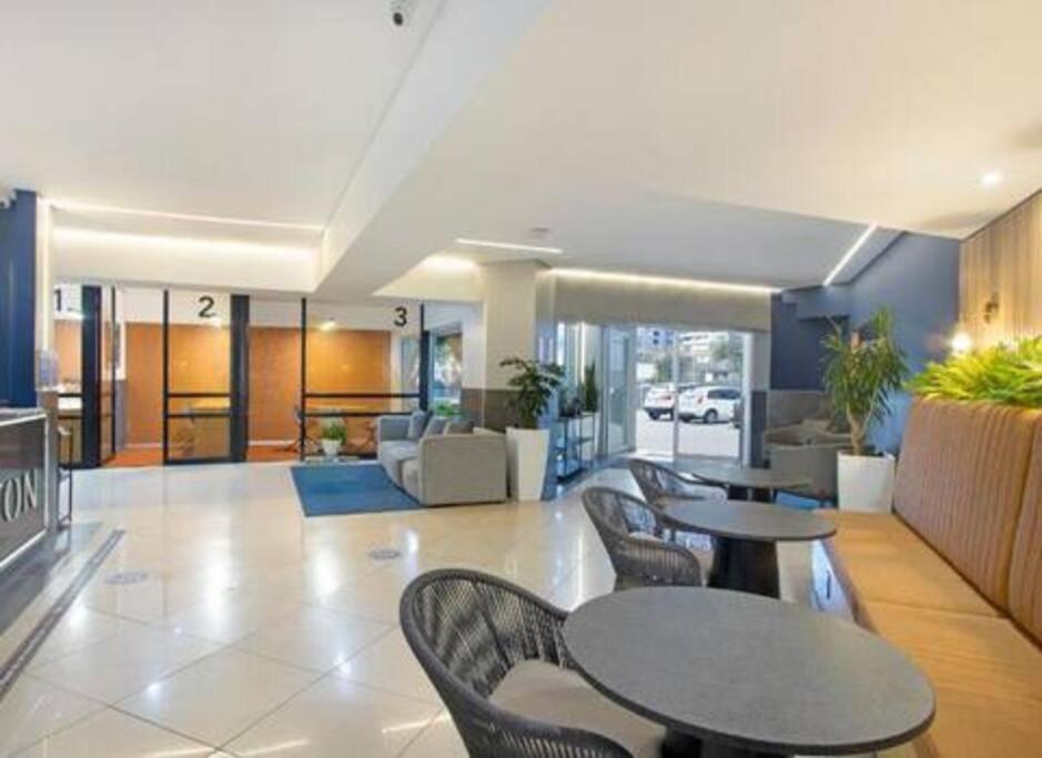 Апартаменты Luxury, Location, & Convenience. Йоханнесбург Экстерьер фото